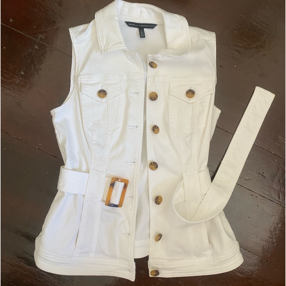 NWOT White Denim 2 Button Up Top With Belt